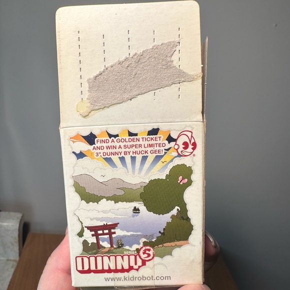 🛍️ Adorable, artsy little trash panda by Kidrobot x Dunny 💚🦝 - Picture 7 of 8